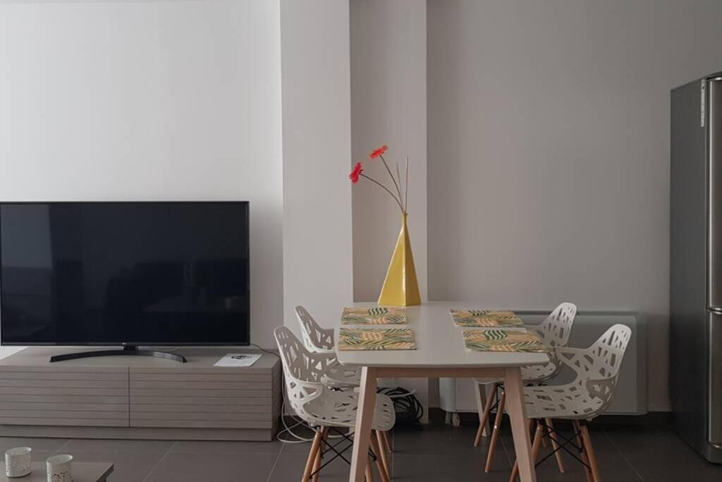 Hitech Appartment Amaliada Esterno foto